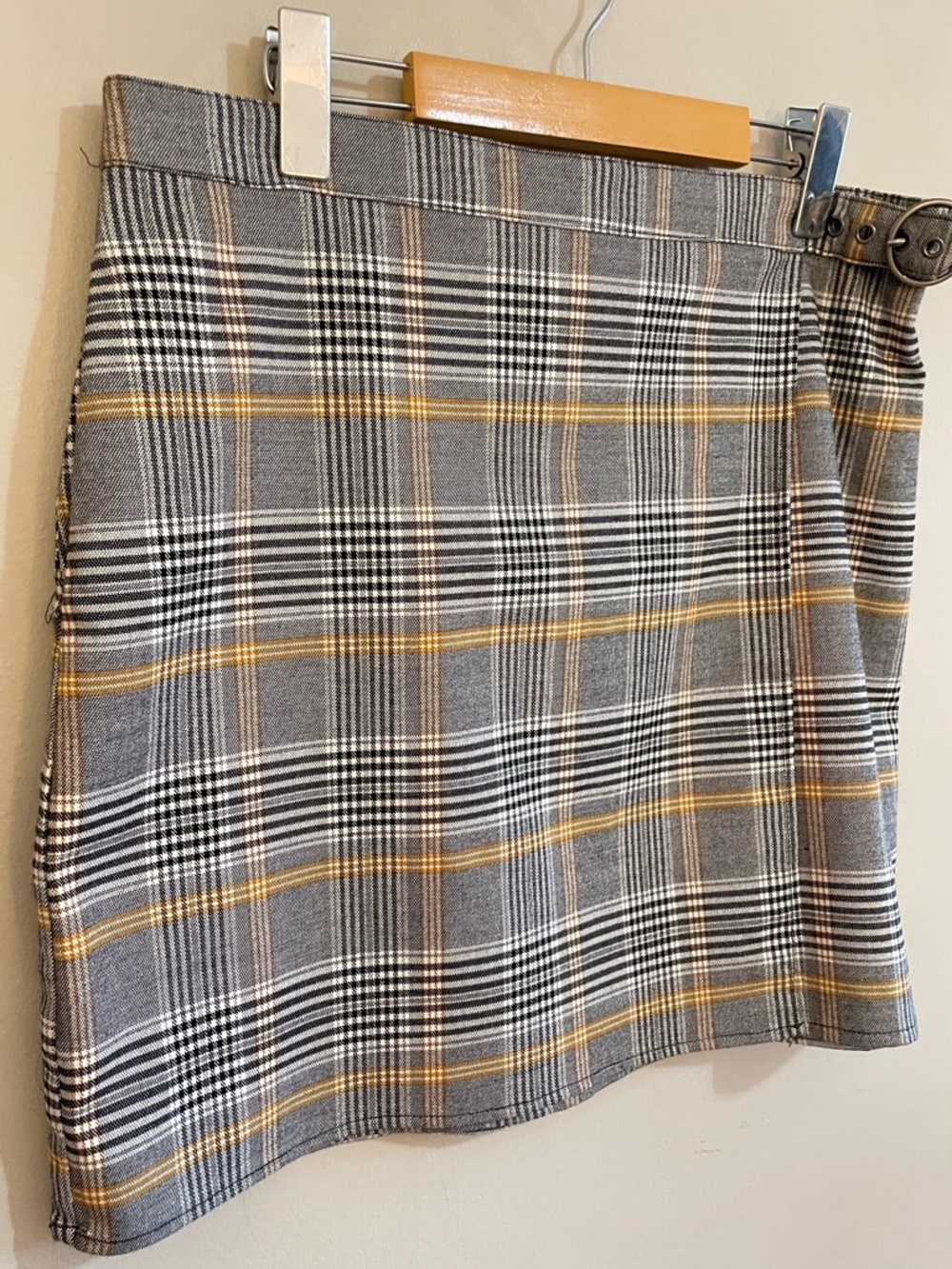 Harlow Grey Plaid A-Line Mini Skirt with Yellow Accents – Size XL EUC - Picture 4 of 14